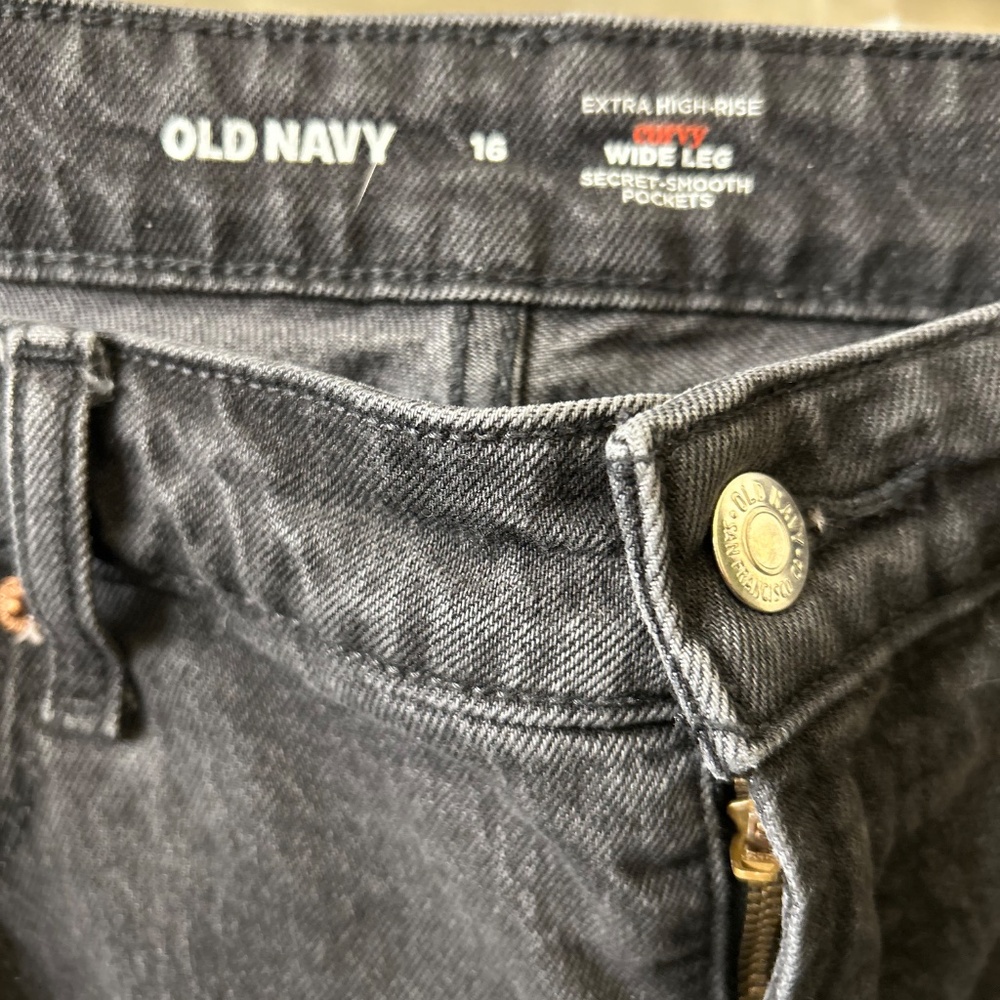 Old Navy Women's High Rise Barrel Jeans - Picture 3 of 3